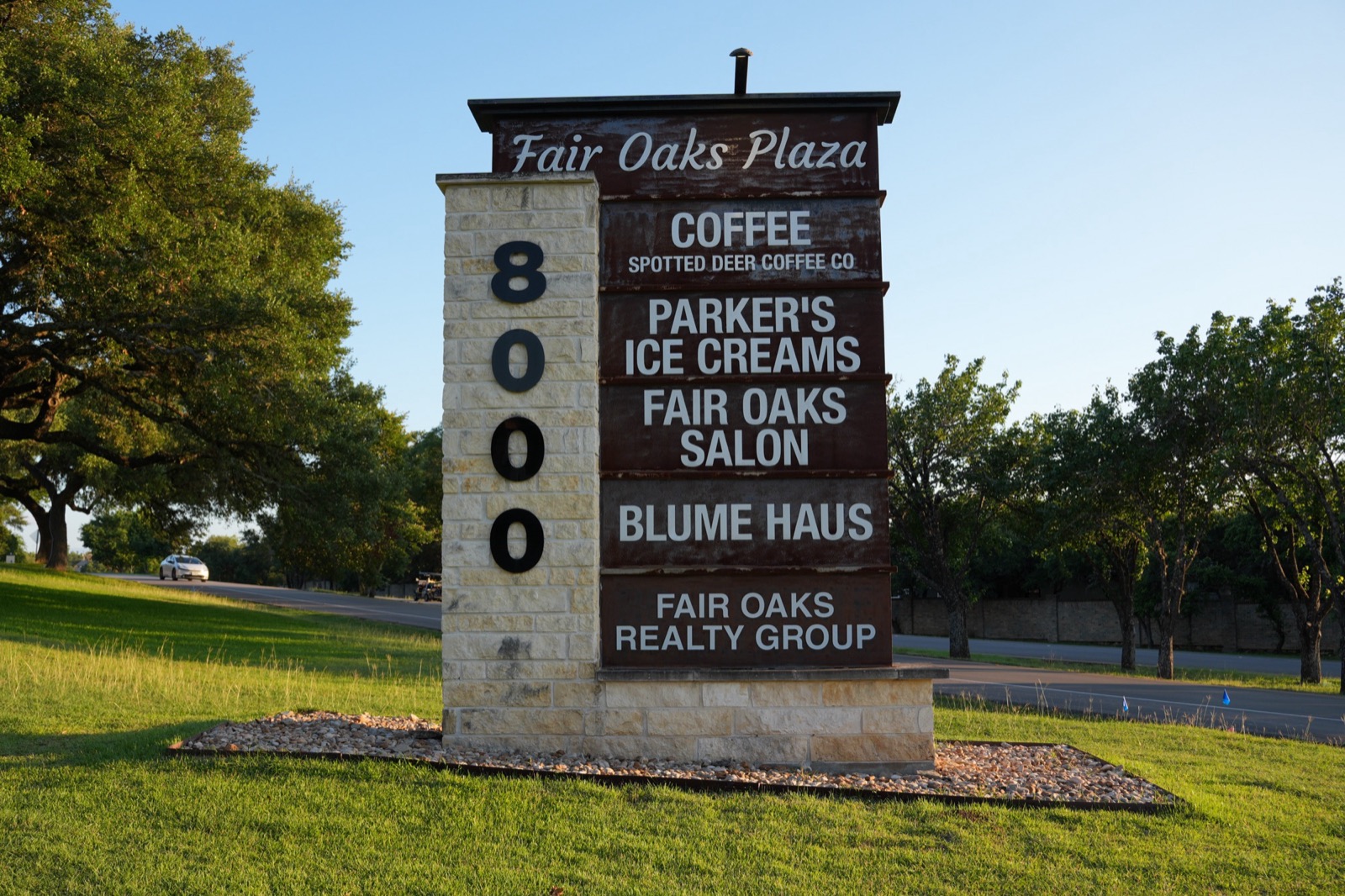 The Fair Oaks Plaza sign on Fair Oaks Parkway